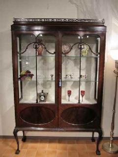 1910British Victorian showcase cabinet