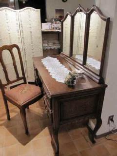 1920French dresser