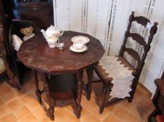 1910British carved@table