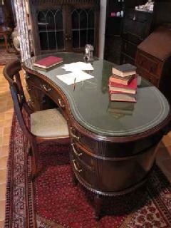 1920British kidney desk&chair